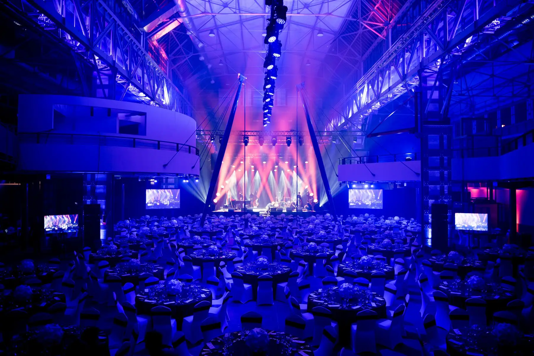 Tips para escoger la mejor iluminación para tu evento idilico
